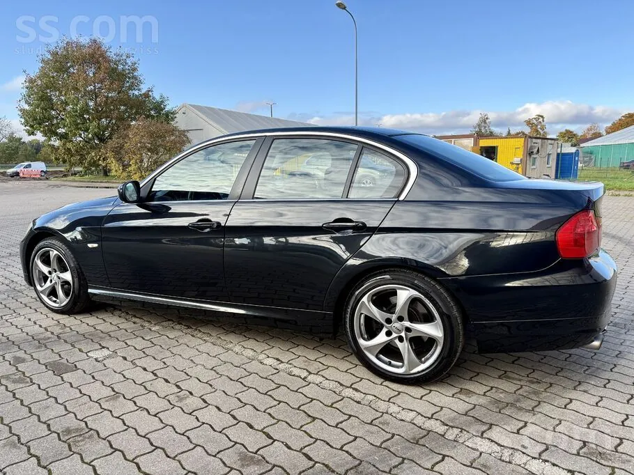 BMW 318 2011 photo 5