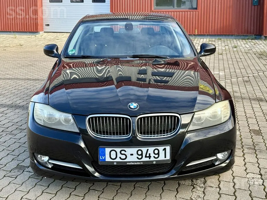 BMW 318 2011 photo 2