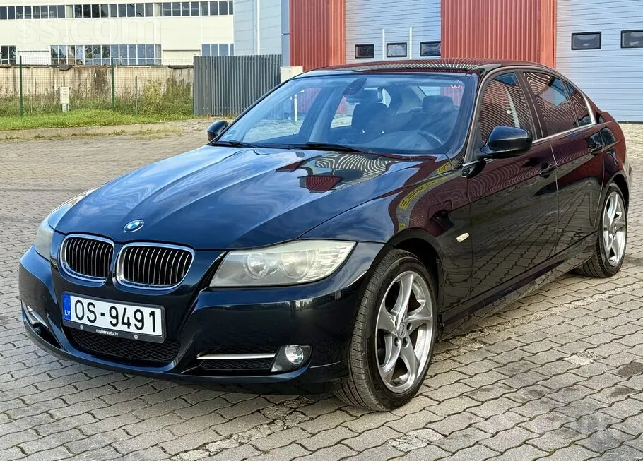 BMW 318 2011 photo 3