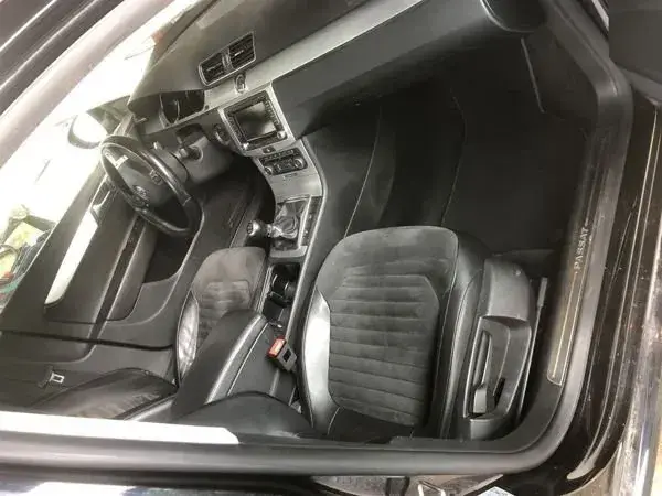 Volkswagen Passat 2011 photo 2