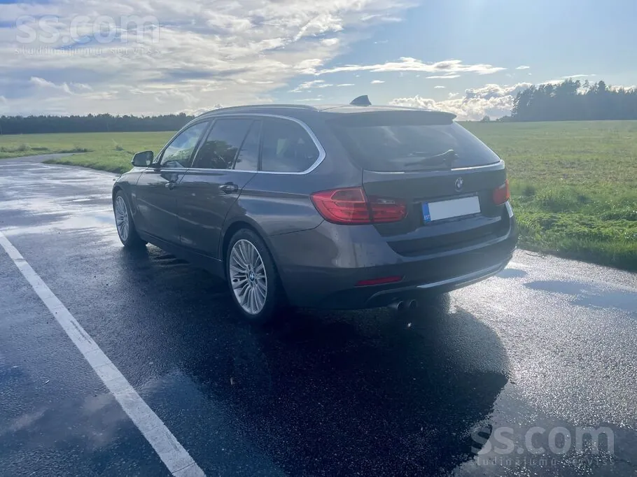 BMW 330 2012 photo 4