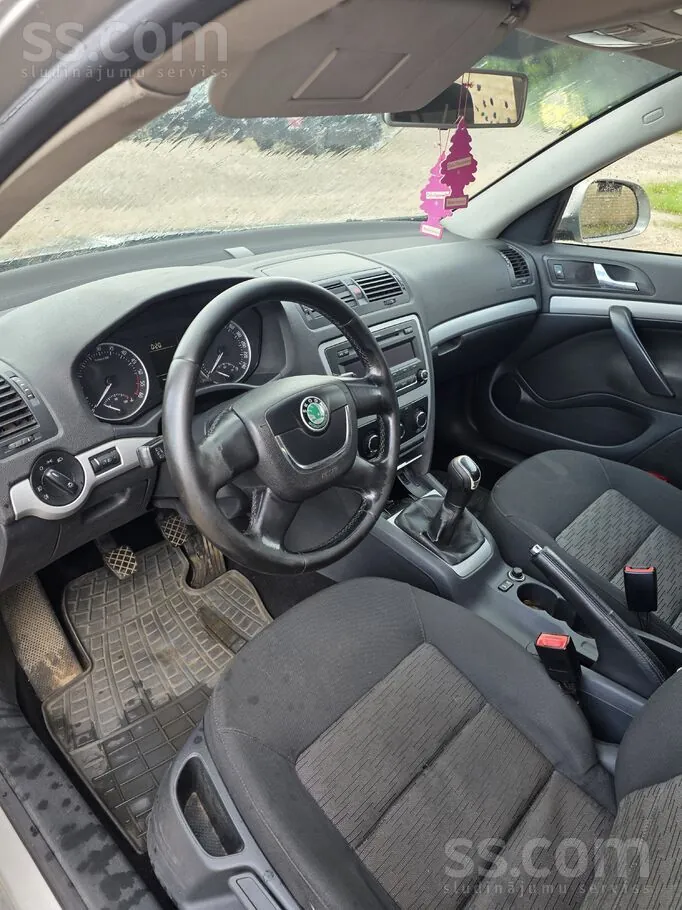 Skoda Octavia 2012 photo 4