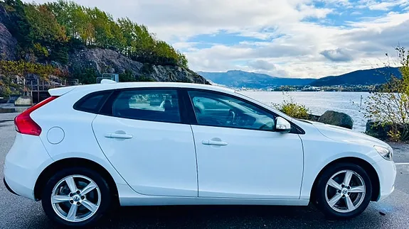 Volvo V40 2015 photo 3