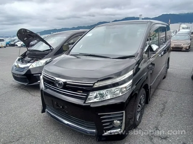 Toyota Voxy 2015 photo 2