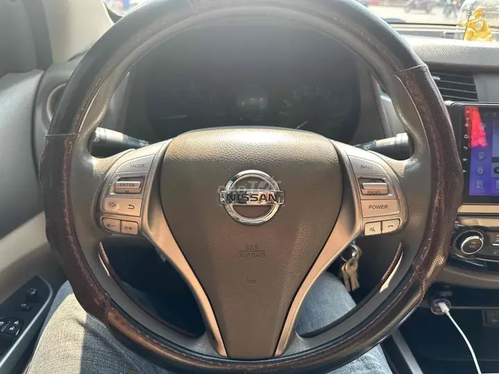 Nissan Navara 2017 photo 2