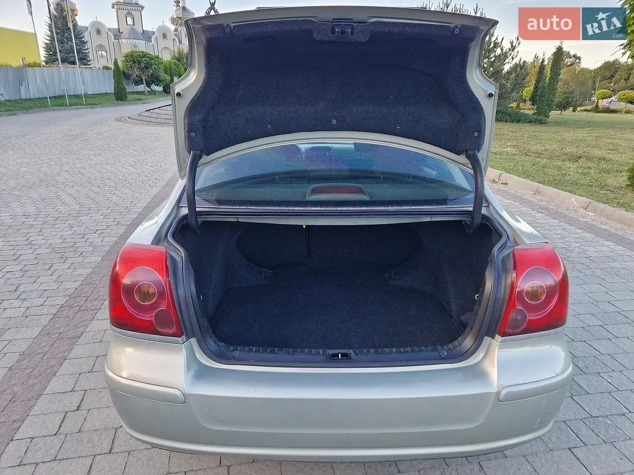 Toyota Avensis 2004 photo 4