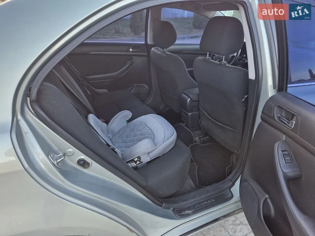 Toyota Avensis 2004 photo 5
