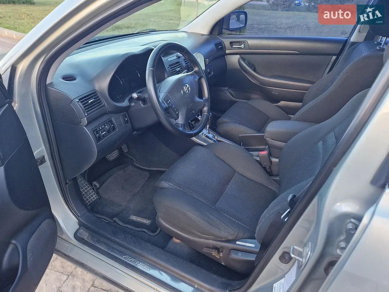 Toyota Avensis 2004 photo 3