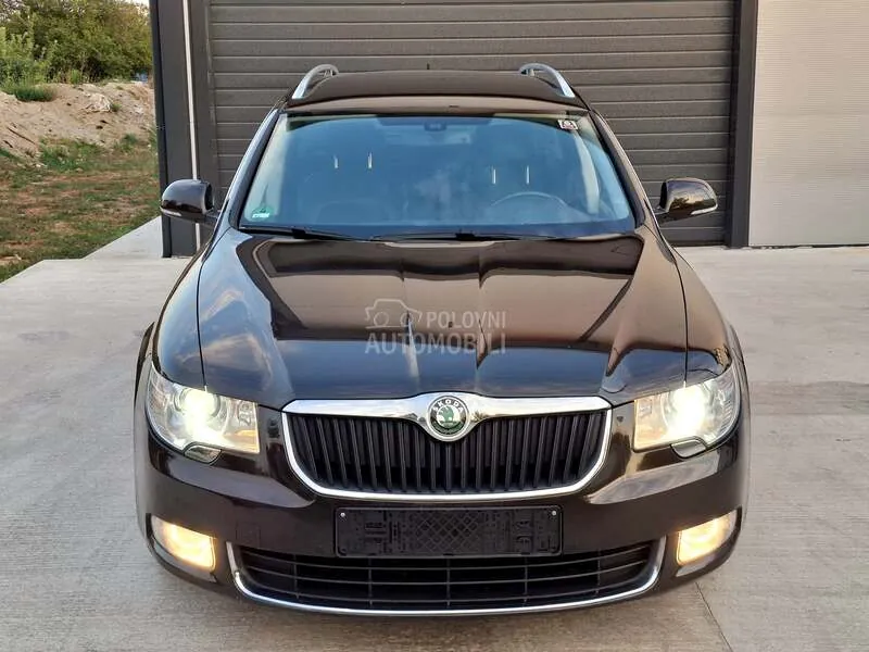 Skoda Superb 2012 photo 2