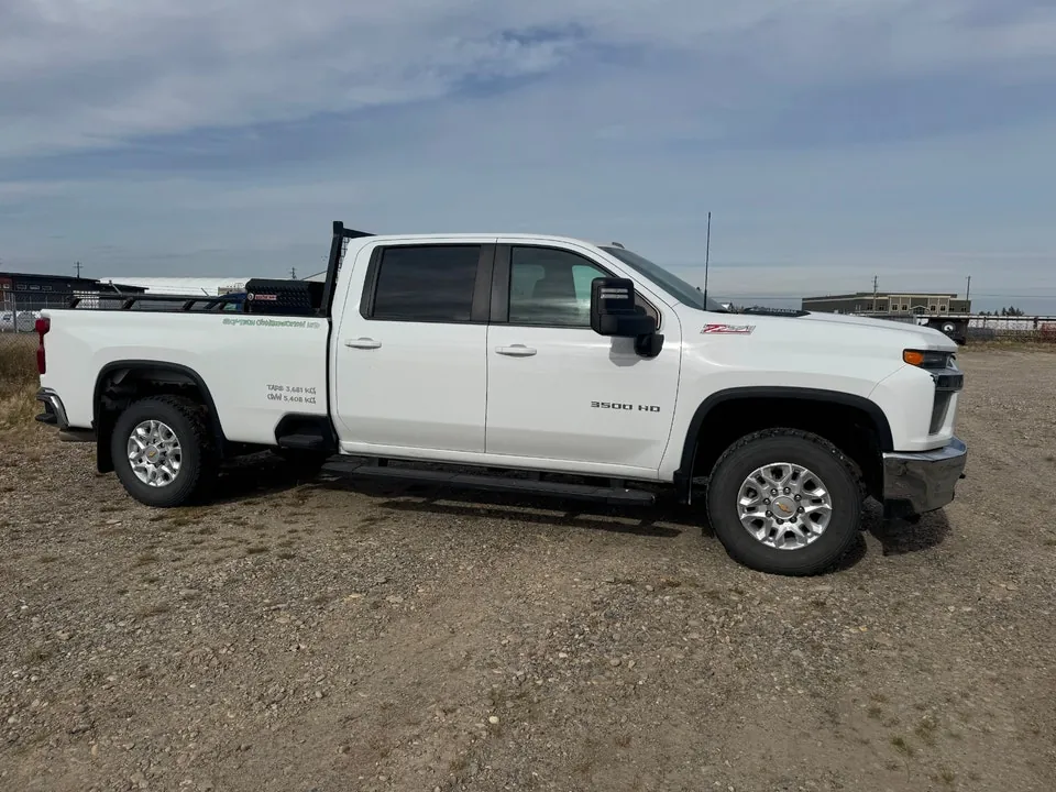 Chevrolet Silverado 3500Hd 2021 photo 2