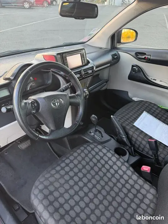 Toyota Iq 2011 photo 3