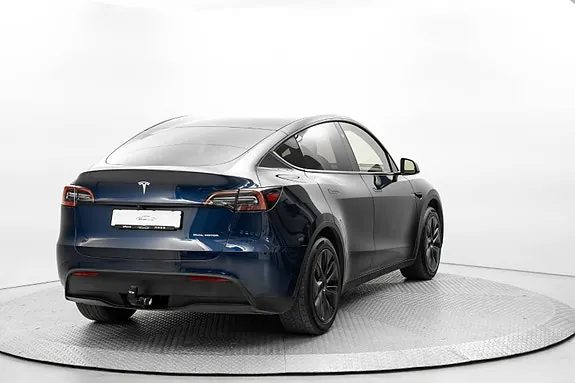 Tesla Model Y 2025 photo 5