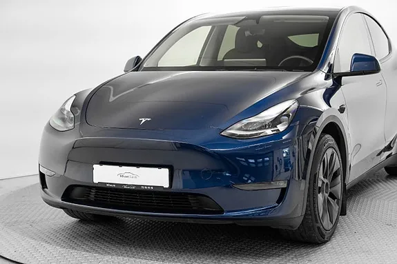 Tesla Model Y 2025 photo 2