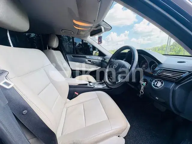 Mercedes-Benz E200 2011 photo 2
