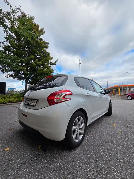 Peugeot 208 2014 photo 4