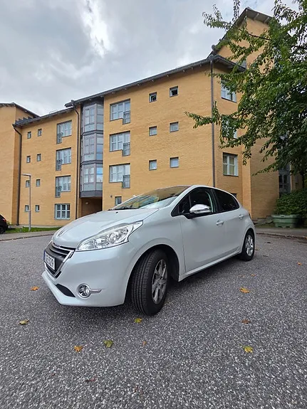 Peugeot 208 2014 photo 3