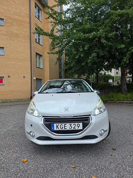 Peugeot 208 2014 photo 2