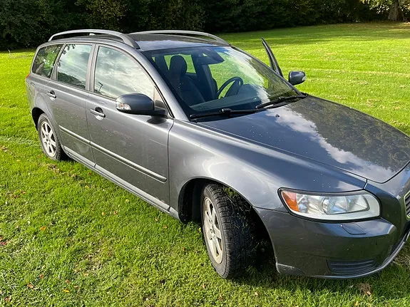 Volvo V50 2009 photo 2