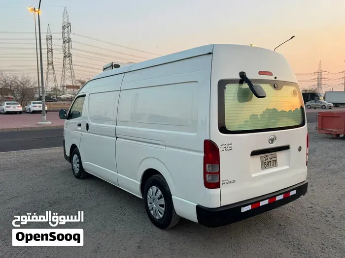Toyota Hiace 2014 photo 4