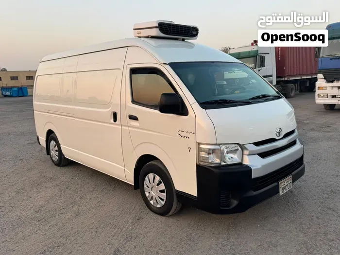 Toyota Hiace 2014 photo 3