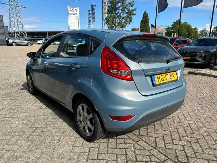 Ford Fiesta 2009 photo 2