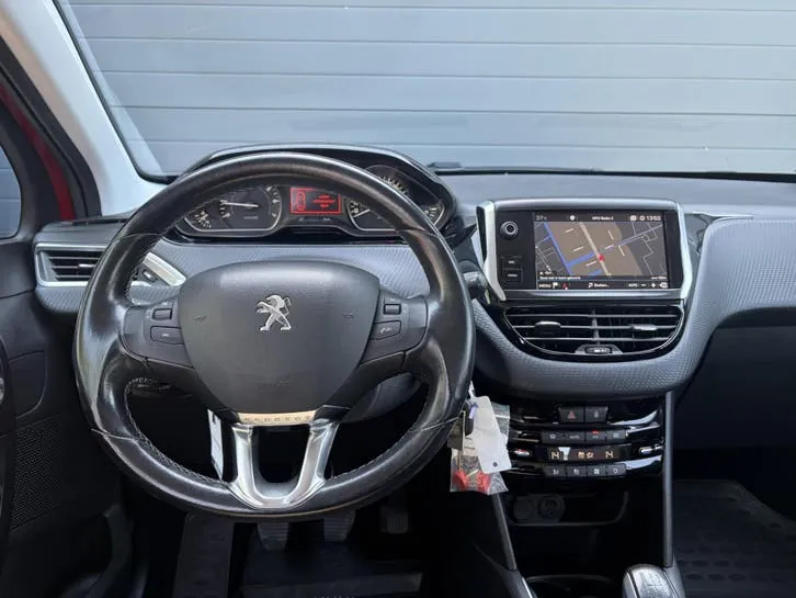 Peugeot 208 2017 photo 3