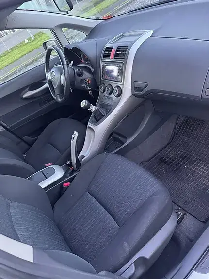 Toyota Auris 2010 photo 5
