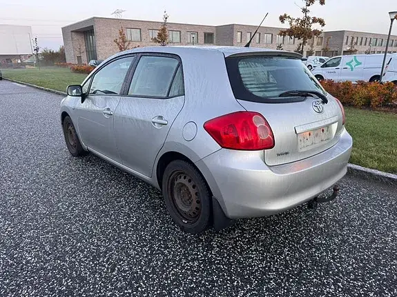 Toyota Auris 2010 photo 4