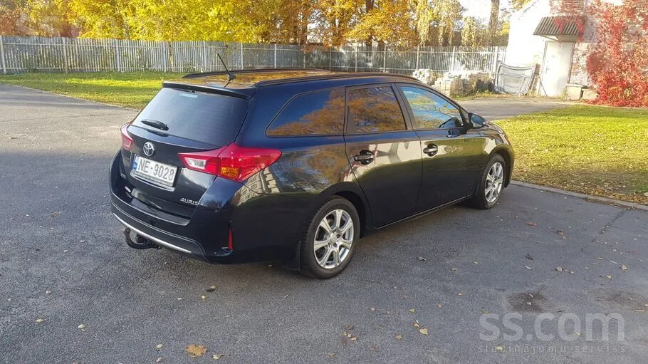 Toyota Auris 2013 photo 2