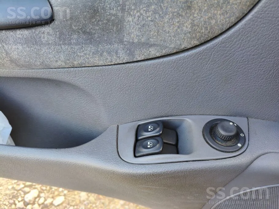 Renault Megane 2000 photo 3