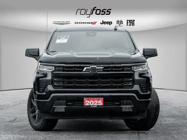 Chevrolet Silverado 1500 2025 photo 2