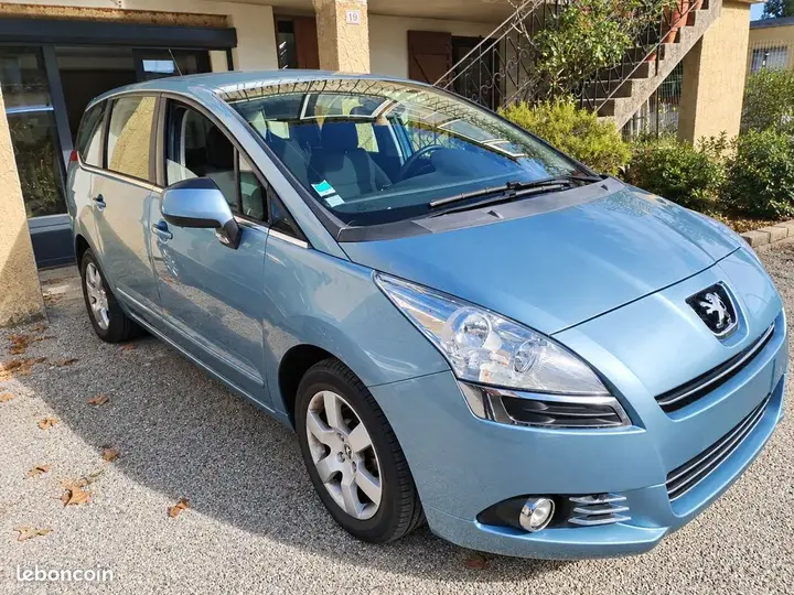 Peugeot 5008 2011 photo 2