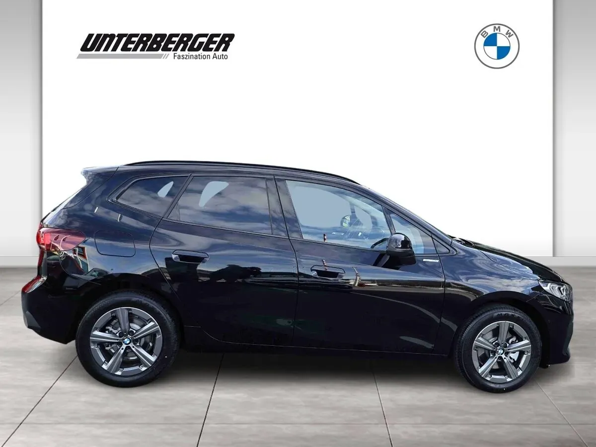 BMW 2 Series photo 3