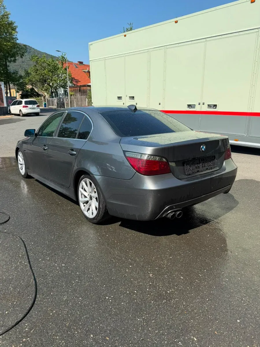 BMW 5 Series 2004 photo 2