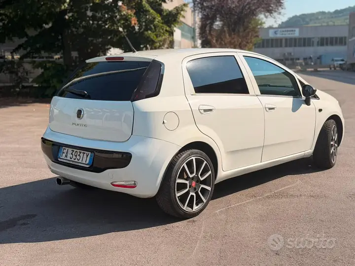 Fiat Punto 2015 photo 3