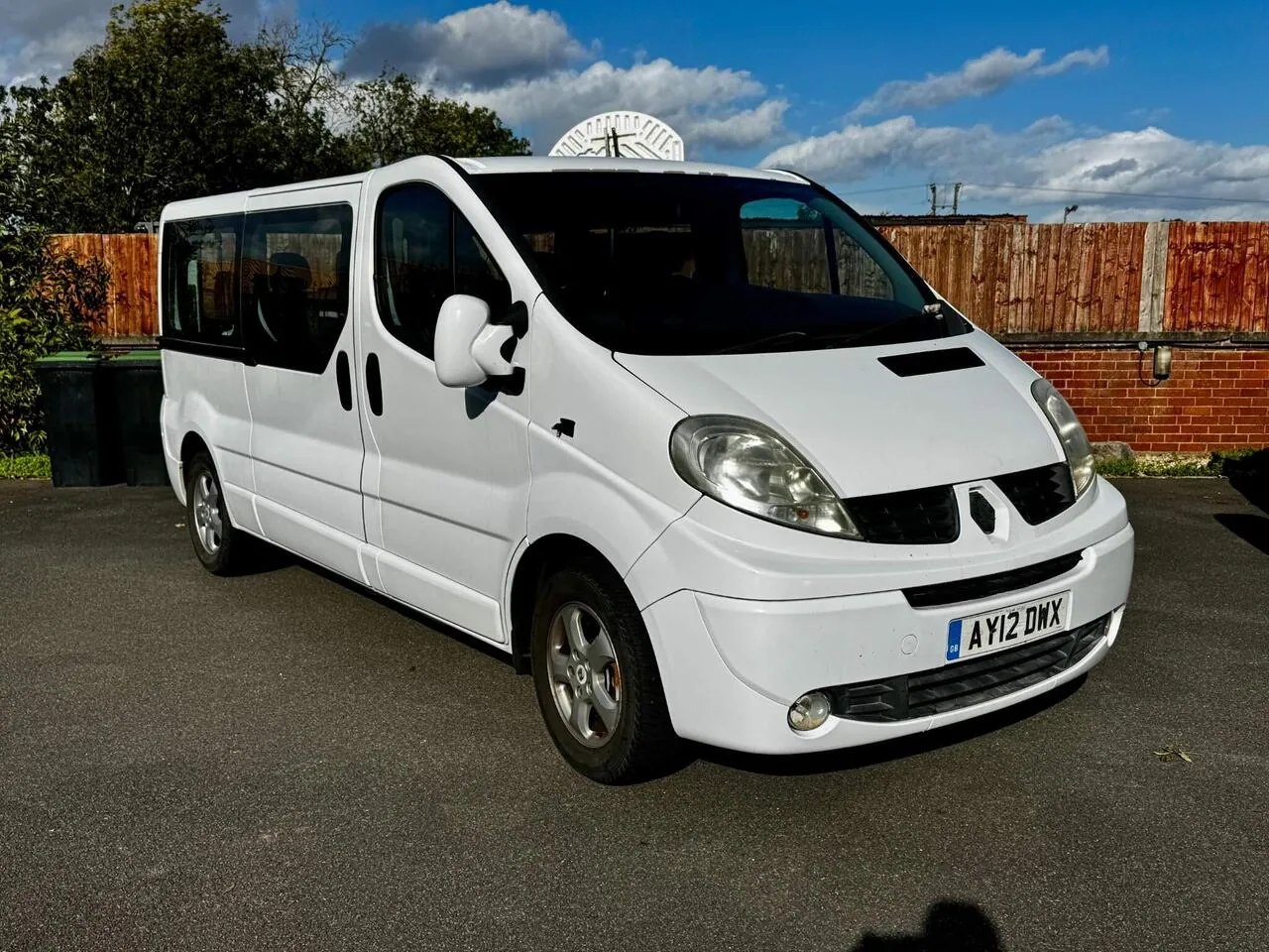 Renault Trafic 2012 photo 2