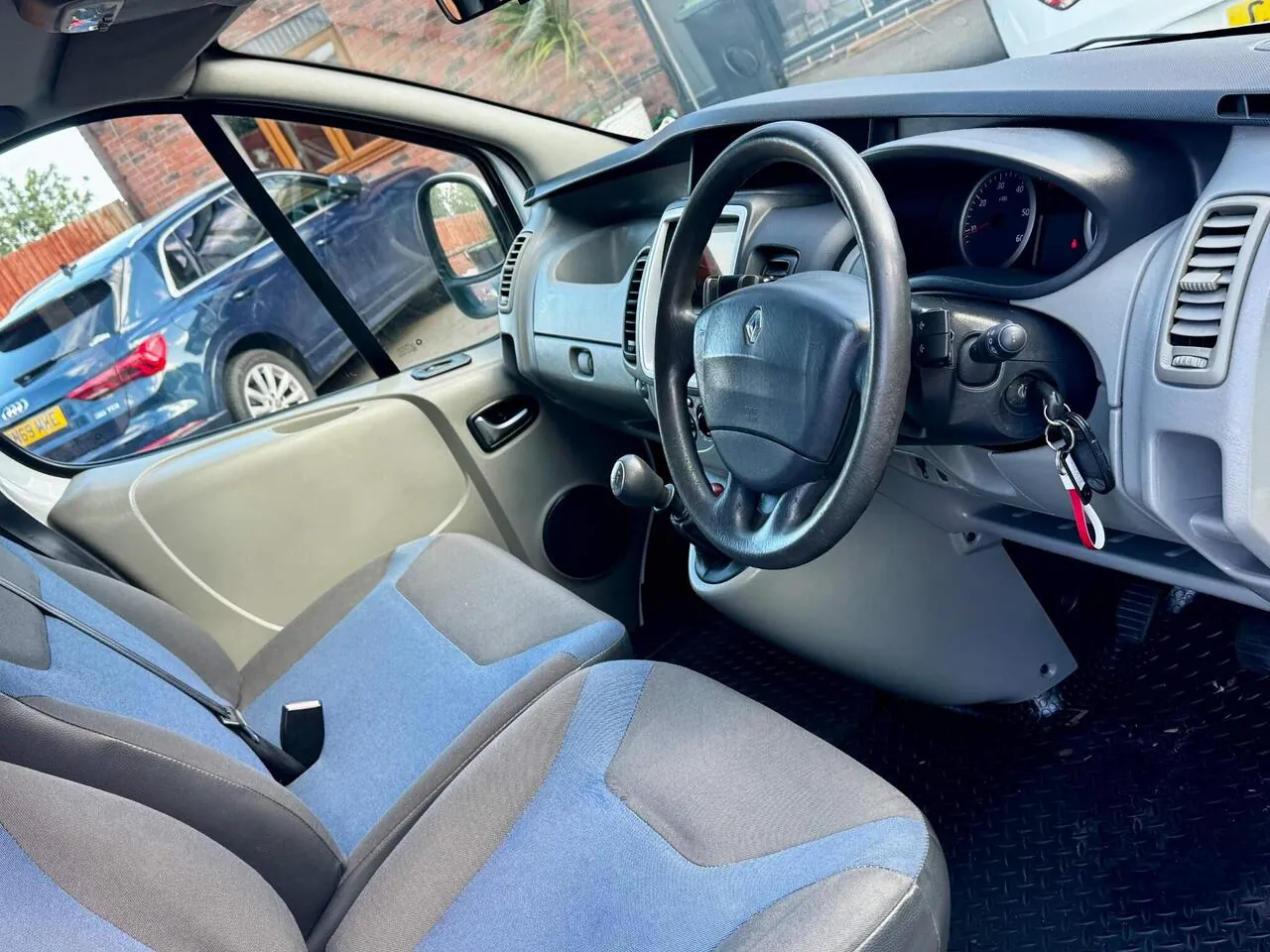 Renault Trafic 2012 photo 5