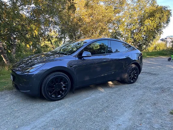 Tesla Model Y 2022 photo 2
