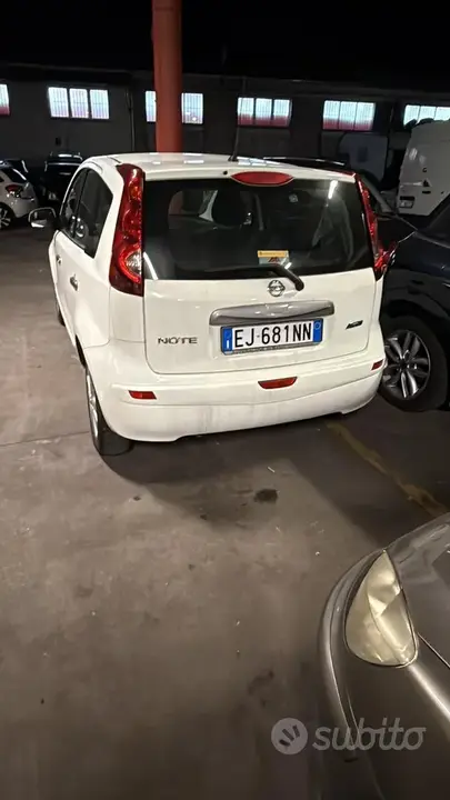 Nissan Note 2011 photo 4