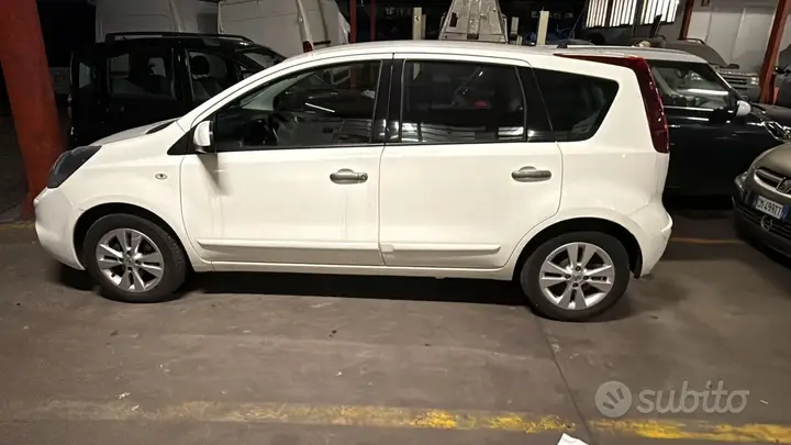Nissan Note 2011 photo 3