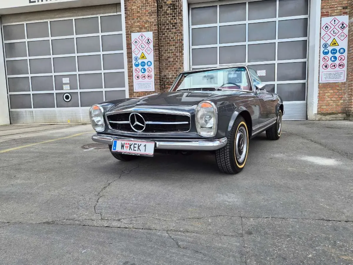 Mercedes-Benz 280 1971 photo 2
