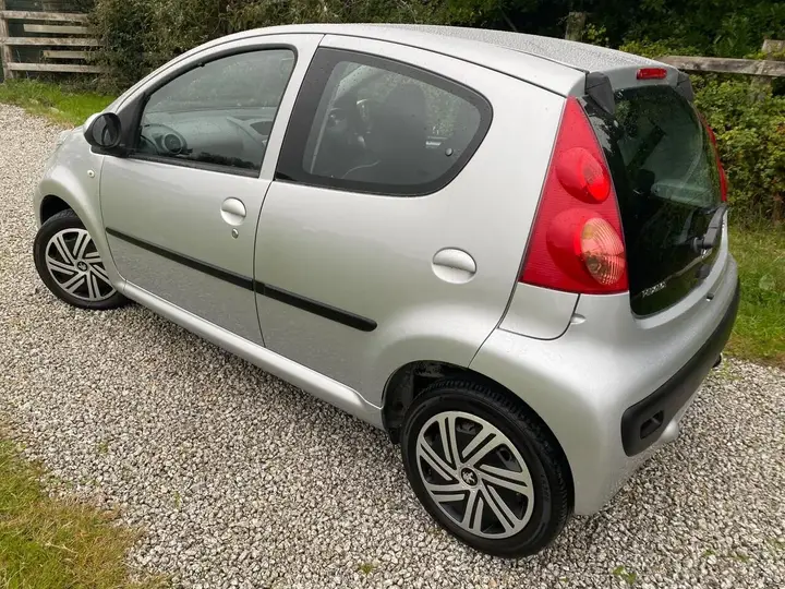 Peugeot 107 2011 photo 5
