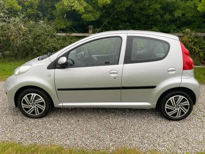 Peugeot 107 2011 photo 3