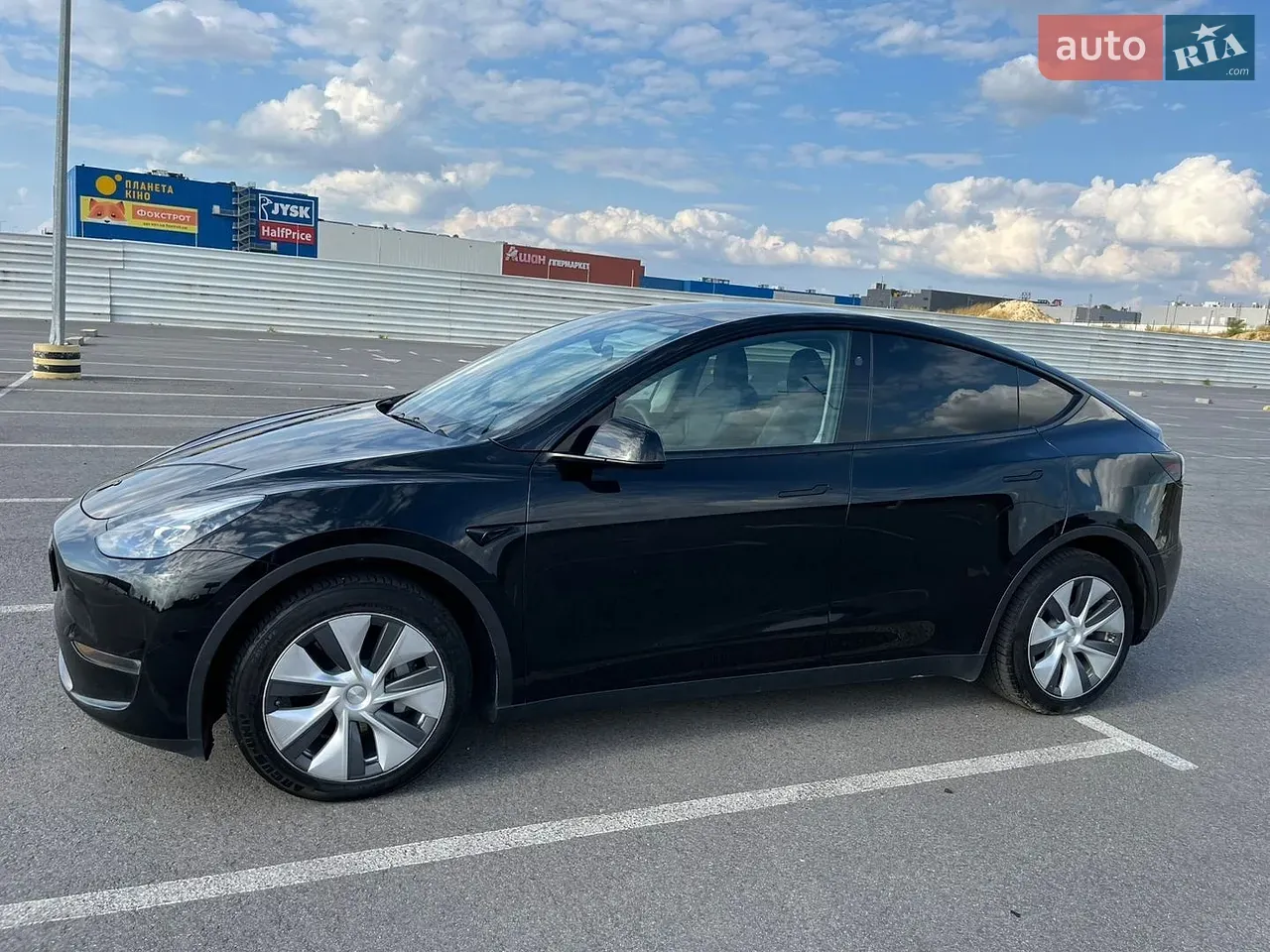 Tesla Model Y 2024 photo 3