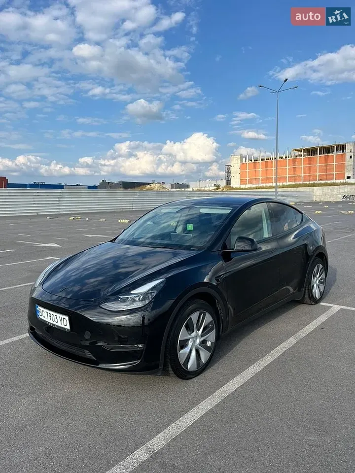 Tesla Model Y 2024 photo 2