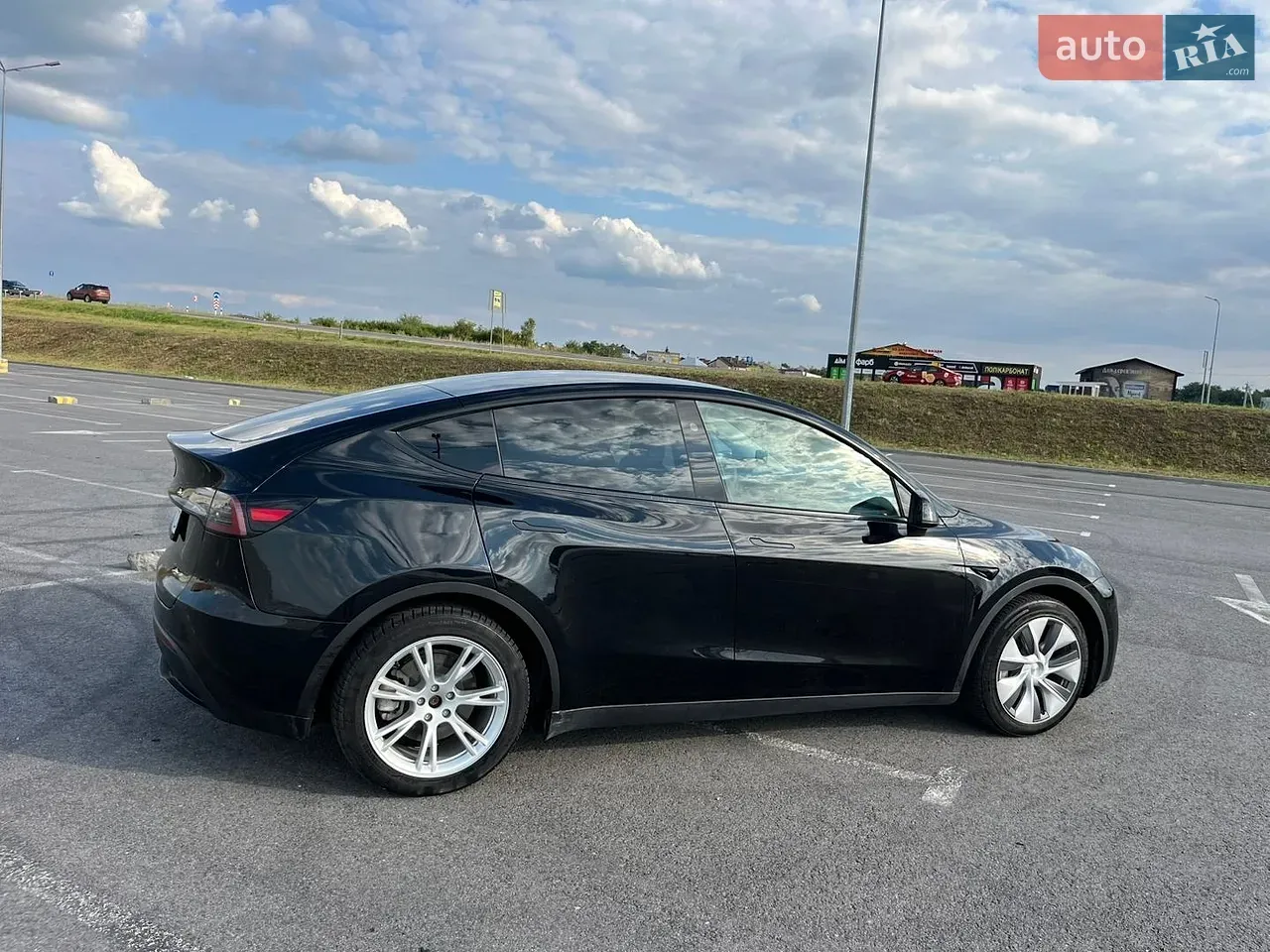 Tesla Model Y 2024 photo 4