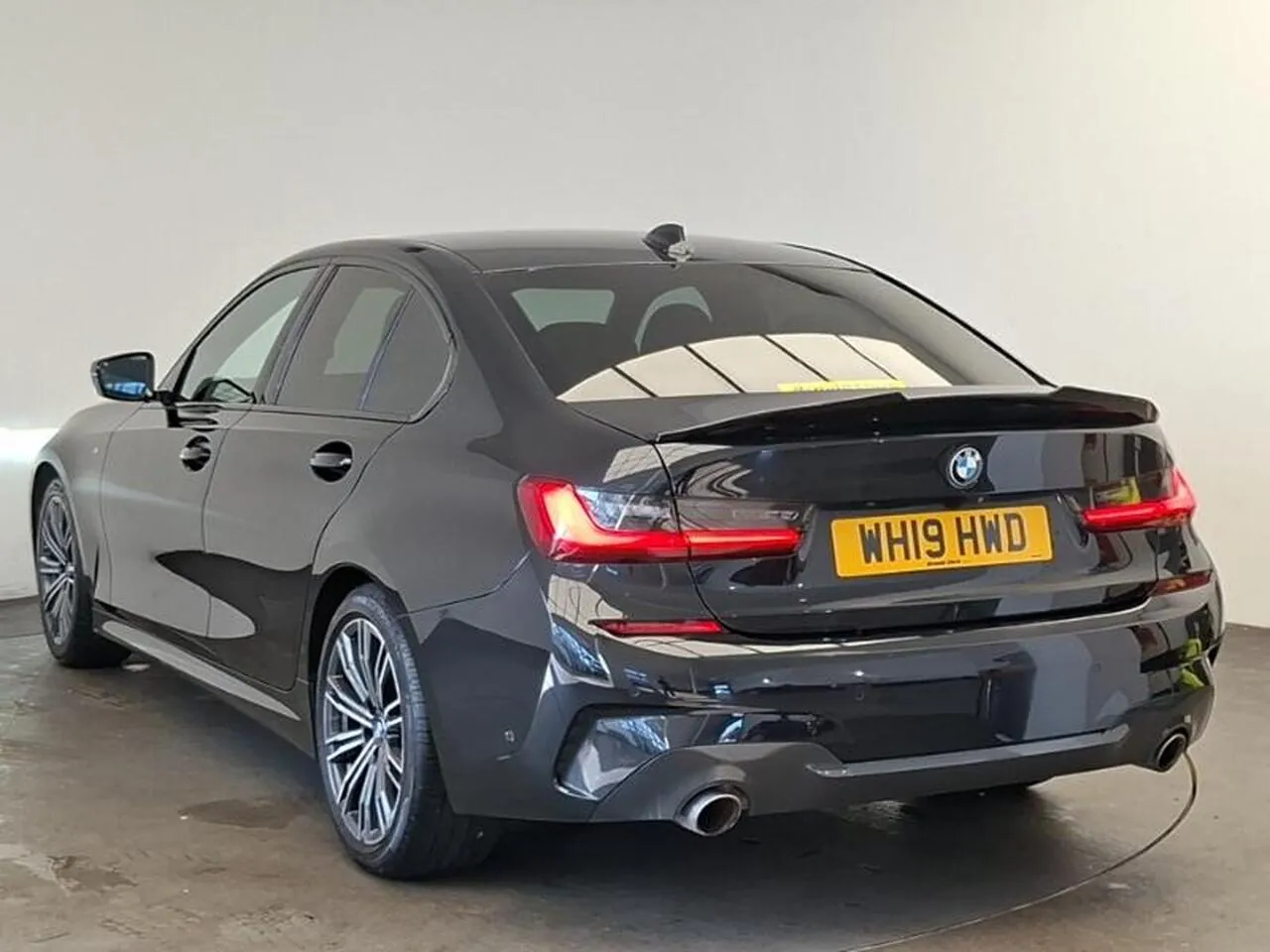BMW 3 Series 2019 photo 2