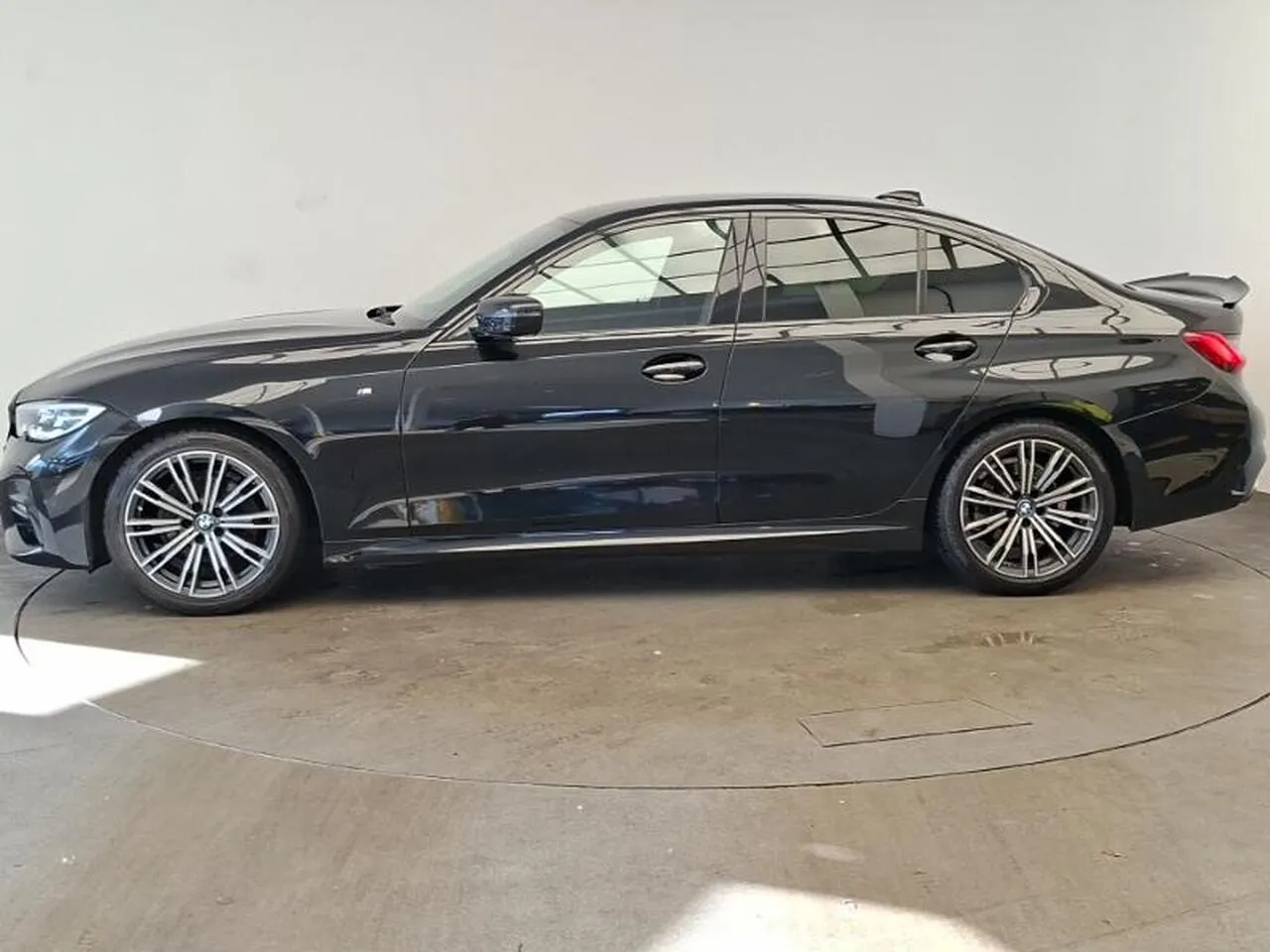BMW 3 Series 2019 photo 4