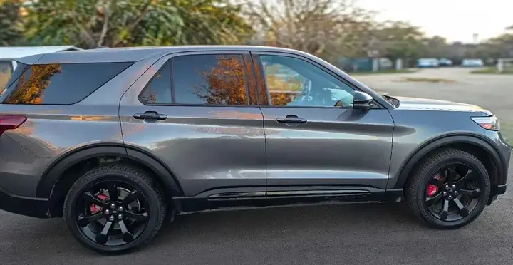 Ford Explorer 2023 photo 2