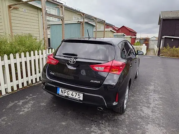 Toyota Auris 2014 photo 2